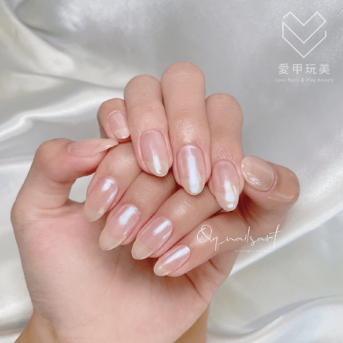 半透明加上反光,就像天生麗質 QQ老師美甲作品-台中美甲推薦
