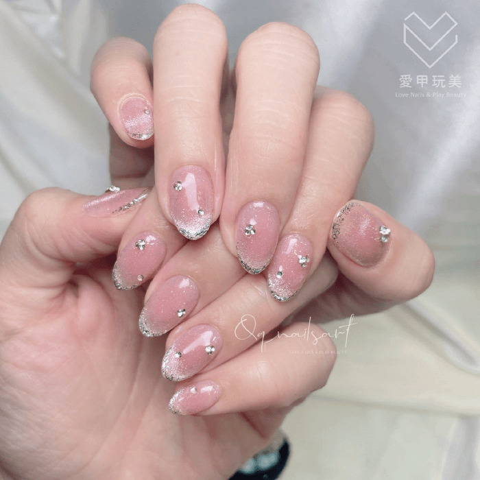 粉紅裸色美甲,加上碎鑽點綴呈現美麗 QQ老師美甲作品-台中美甲推薦