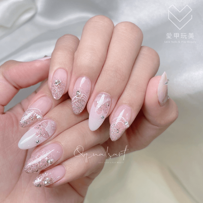 華麗的漸層、亮片造型,讓美甲襯托你的美 QQ老師美甲作品-台中美甲推薦