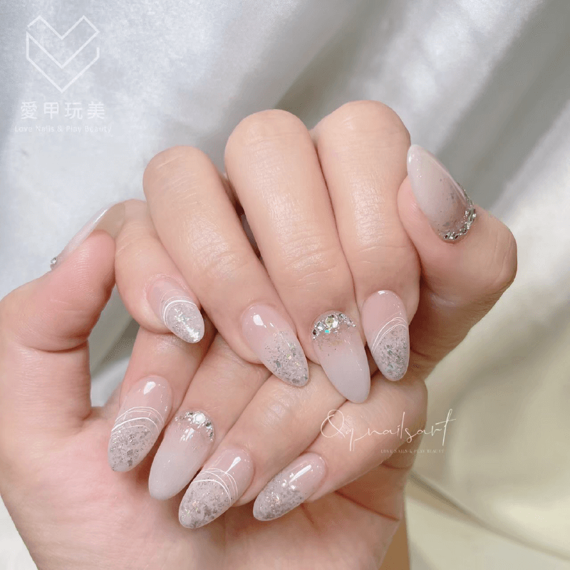 乳白色漸層,讓美甲呈現出你的氣質韻味 QQ老師美甲作品-台中美甲推薦