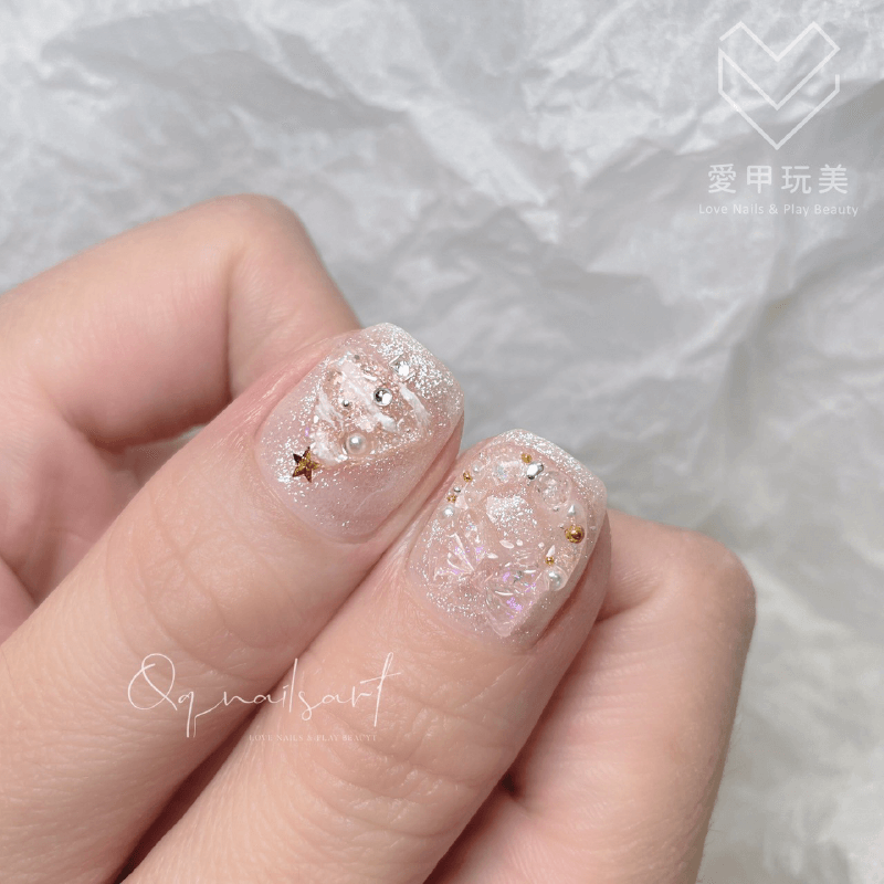 半立體的點綴讓過節氣氛更濃烈 QQ老師美甲作品-台中美甲推薦