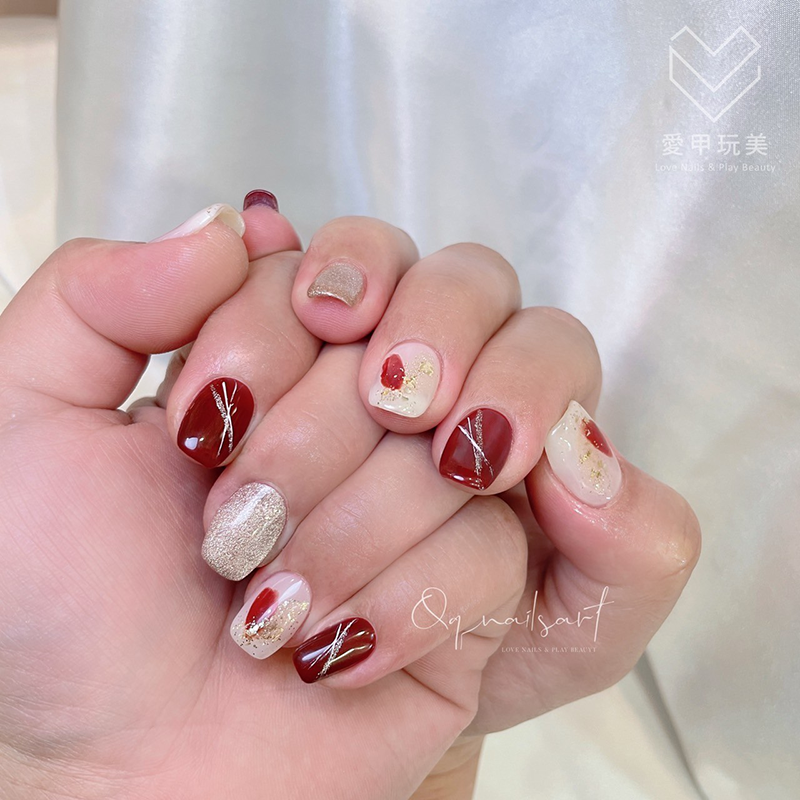 酒紅色跳色讓人感受到奇幻的童話世界 QQ老師美甲作品-台中美甲推薦