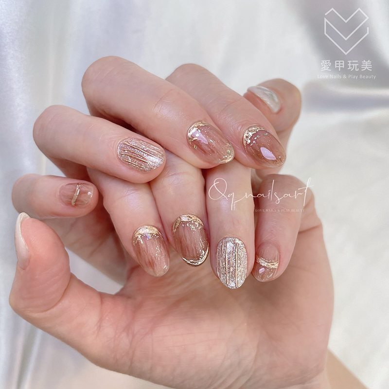 淺淡的裸色美甲讓指尖顯得細緻柔和,散發出迷人的女性魅力 QQ老師美甲作品-台中美甲推薦