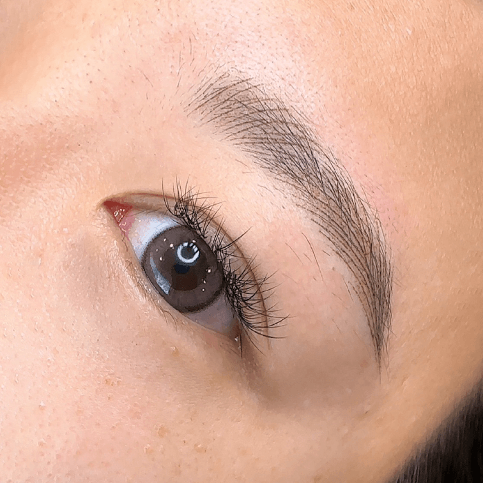 女生飄眉就像幫您畫上一根根眉毛,自然的流暢度讓五官更立體 女生飄眉-台中飄眉推薦