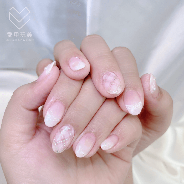 撞色、亮片、格紋等元素,充滿活力 QQ老師美甲作品-台中美甲推薦