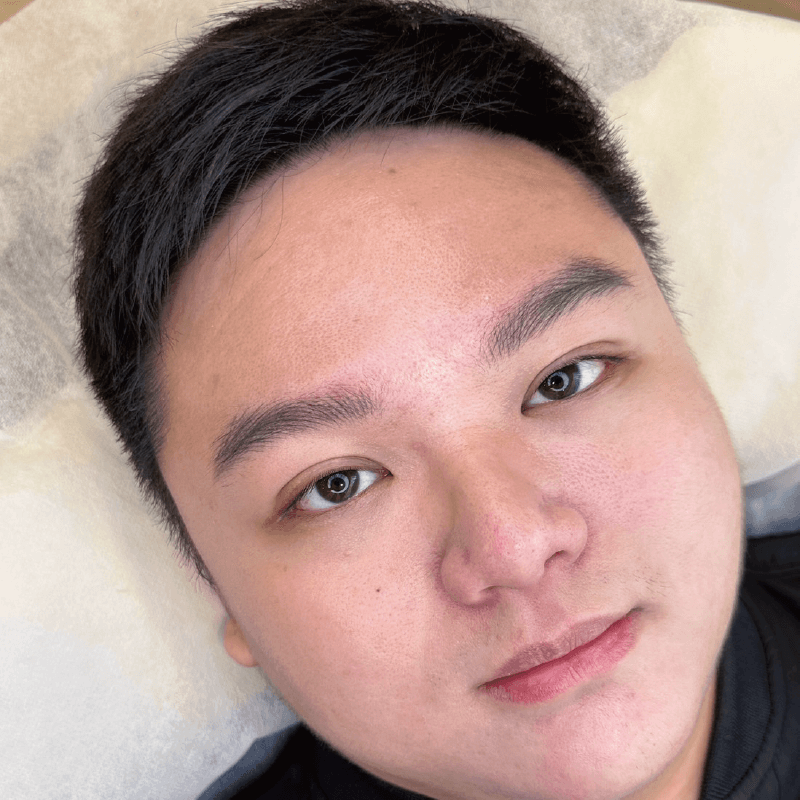 男生也能透過霧眉調整眉型 改善眉毛毛流分布不均的情形 男士飄眉-台中男士霧眉