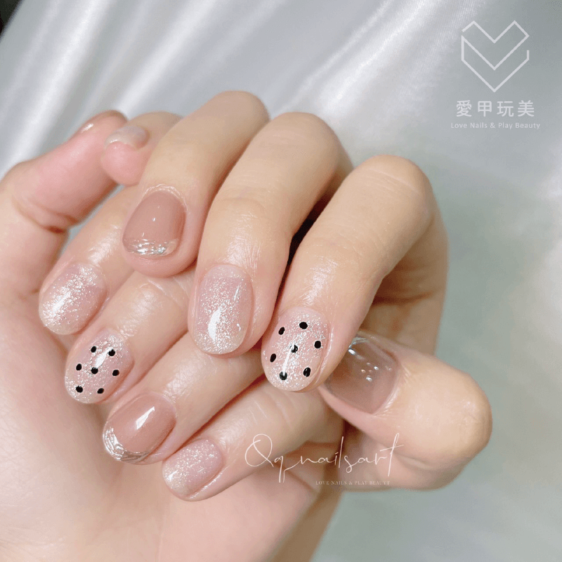 可愛點點裸色風,打造你的甜美時尚 QQ老師美甲作品-台中美甲推薦